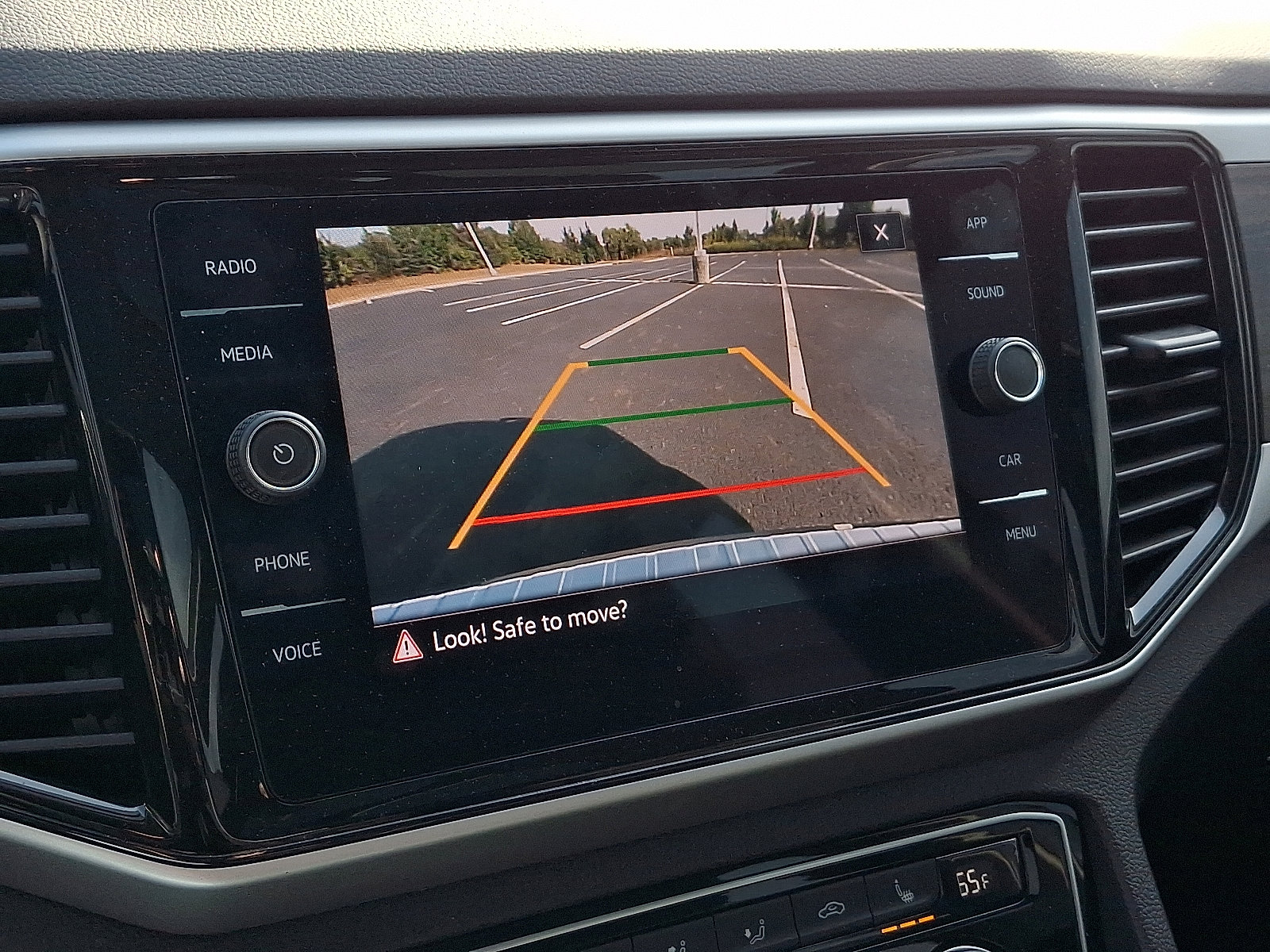 Used 2023 Volkswagen Atlas SE w/ Panoramic Sunroof Package image 18