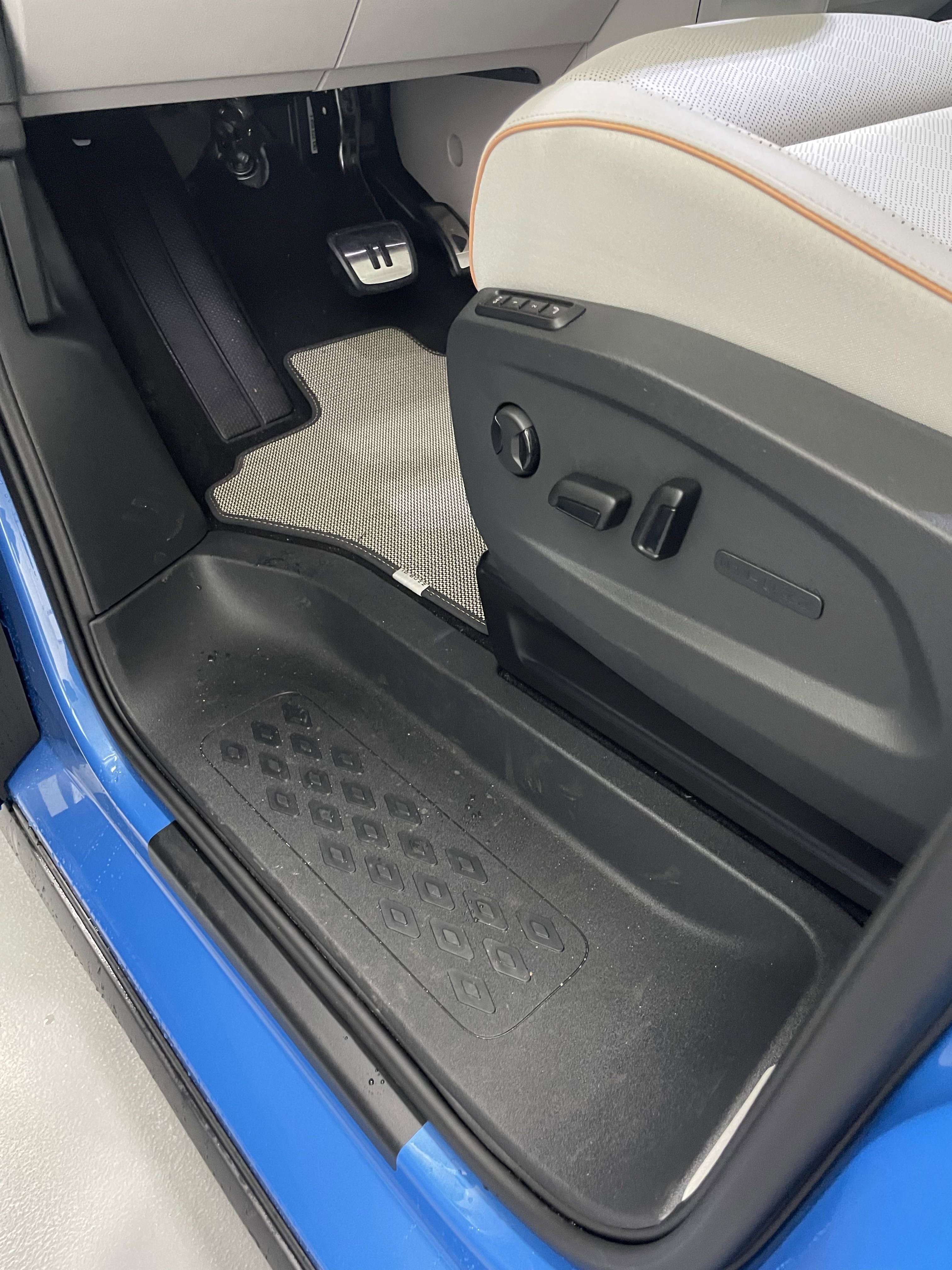 New 2025 Volkswagen ID. Buzz 1st Edition image 6