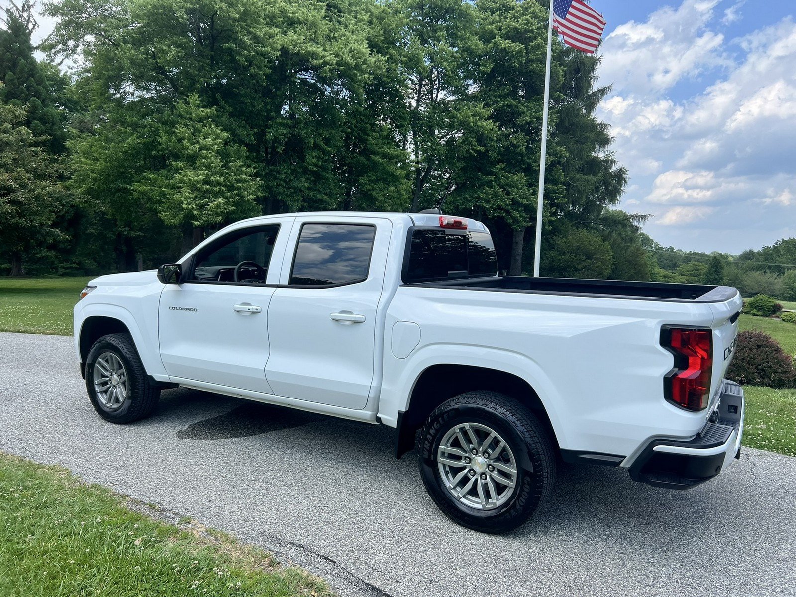 Used 2025 Chevrolet Colorado LT w/ Advanced Trailering Package RWD image 7