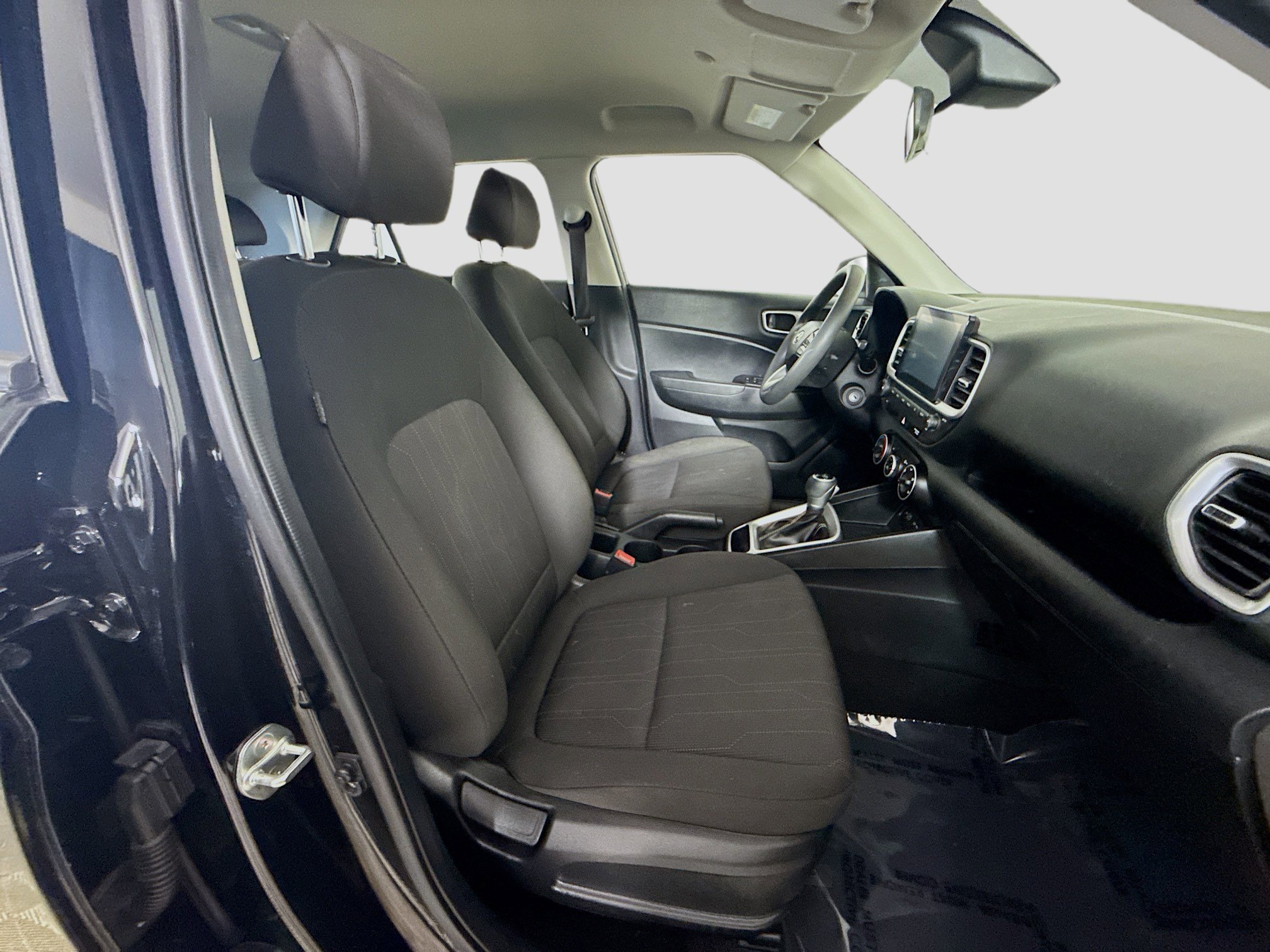 Used 2022 Hyundai Venue SE image 27