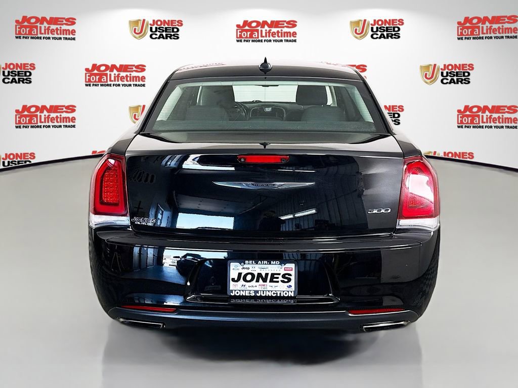 Used 2021 Chrysler 300 Touring w/ Sport Appearance Package RWD image 14