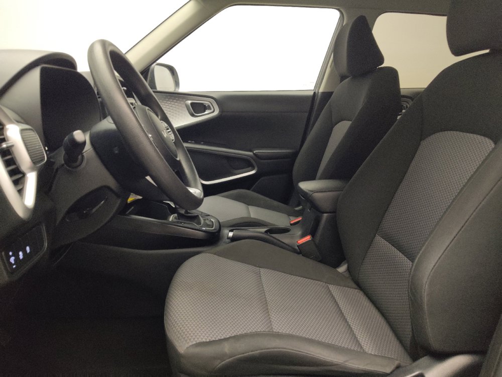 Used 2023 Kia Soul LX w/ LX Technology Package FWD image 17