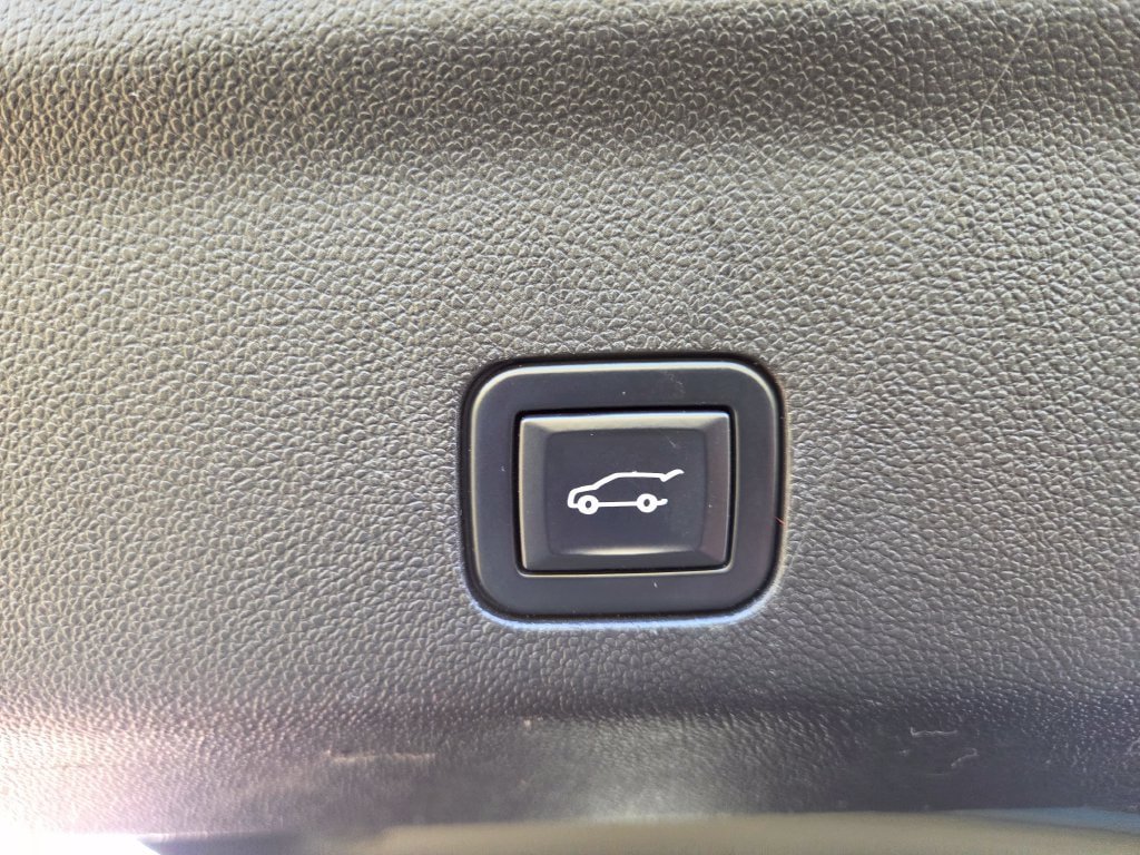Used 2022 GMC Yukon AT4 AWD/4WD image 16