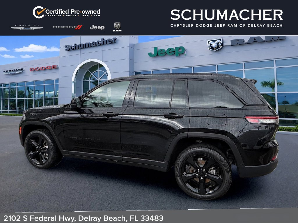 Used 2025 Jeep Grand Cherokee Limited w/ Black Appearance Package AWD/4WD image 5