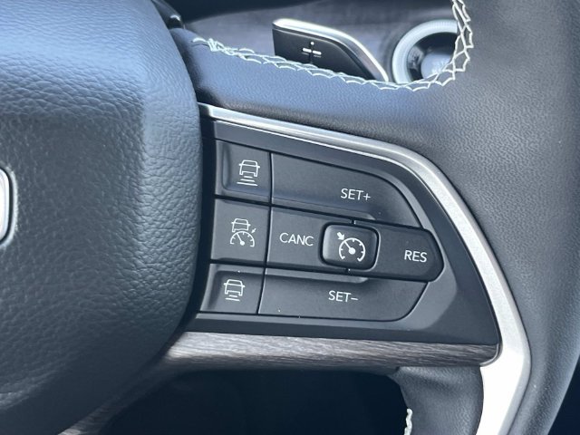 Used 2025 Jeep Grand Cherokee L Limited AWD/4WD image 31