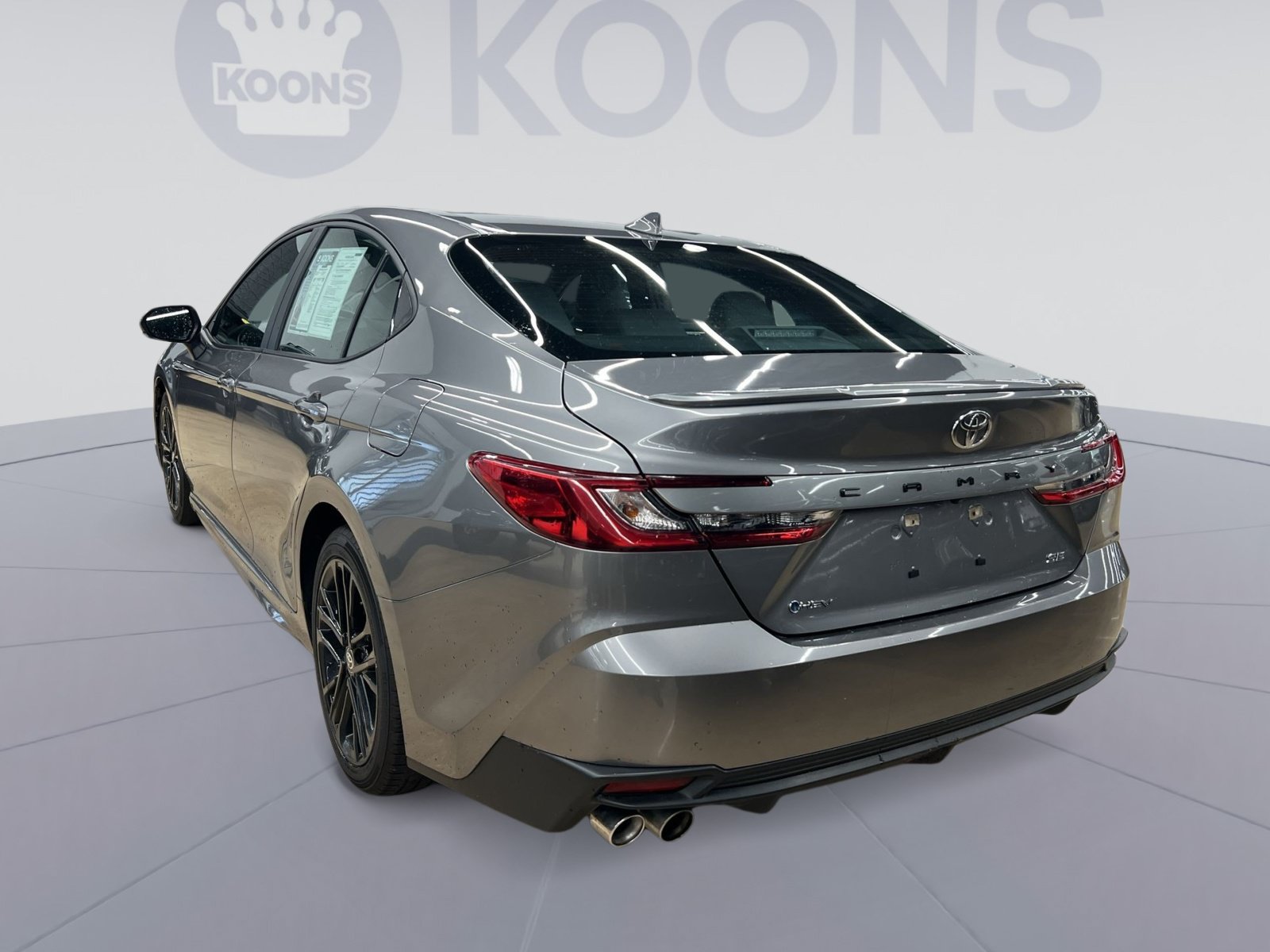 Used 2025 Toyota Camry SE w/ Convenience Package FWD image 4
