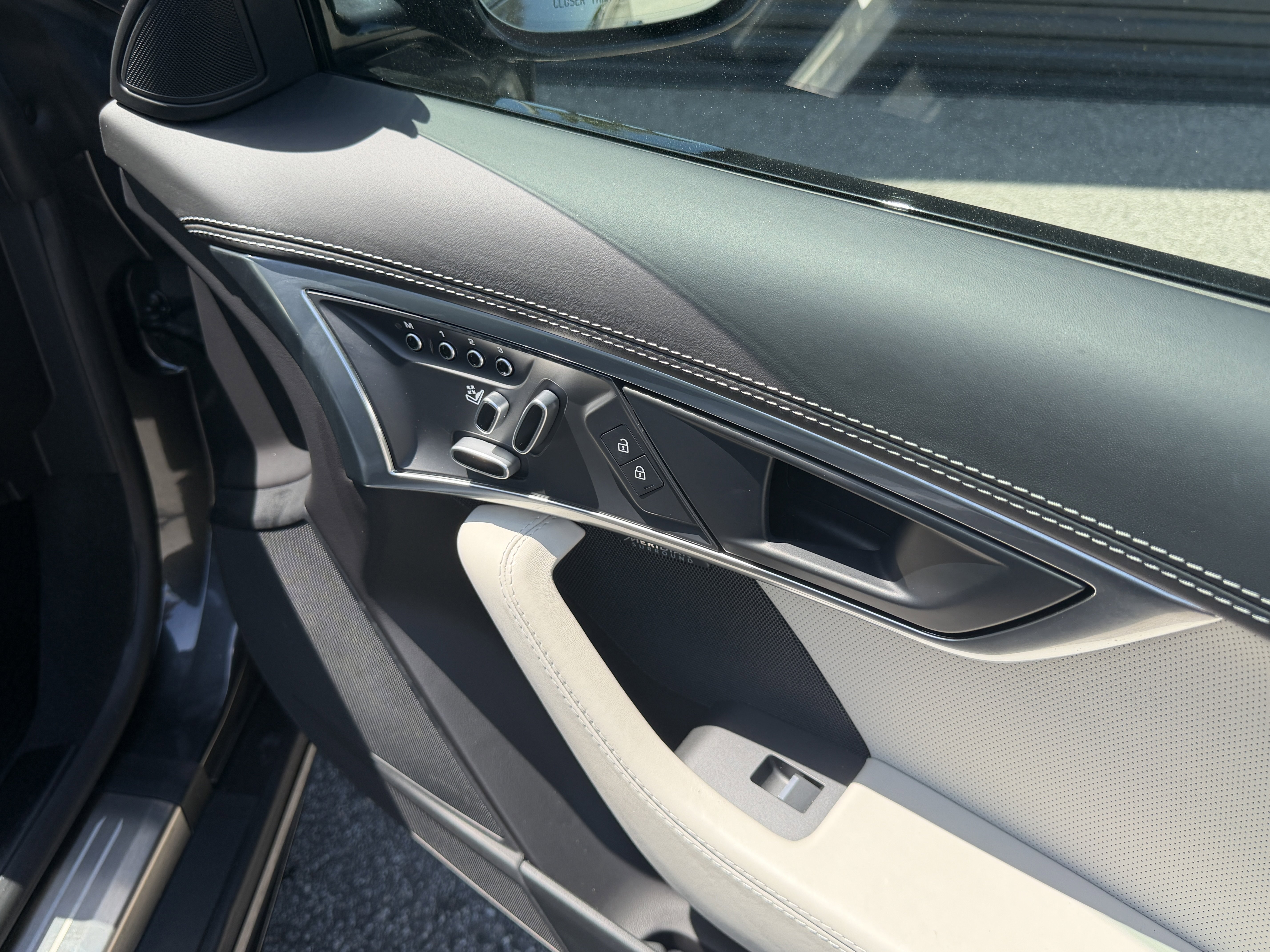 Used 2023 Jaguar F-TYPE R-Dynamic image 21
