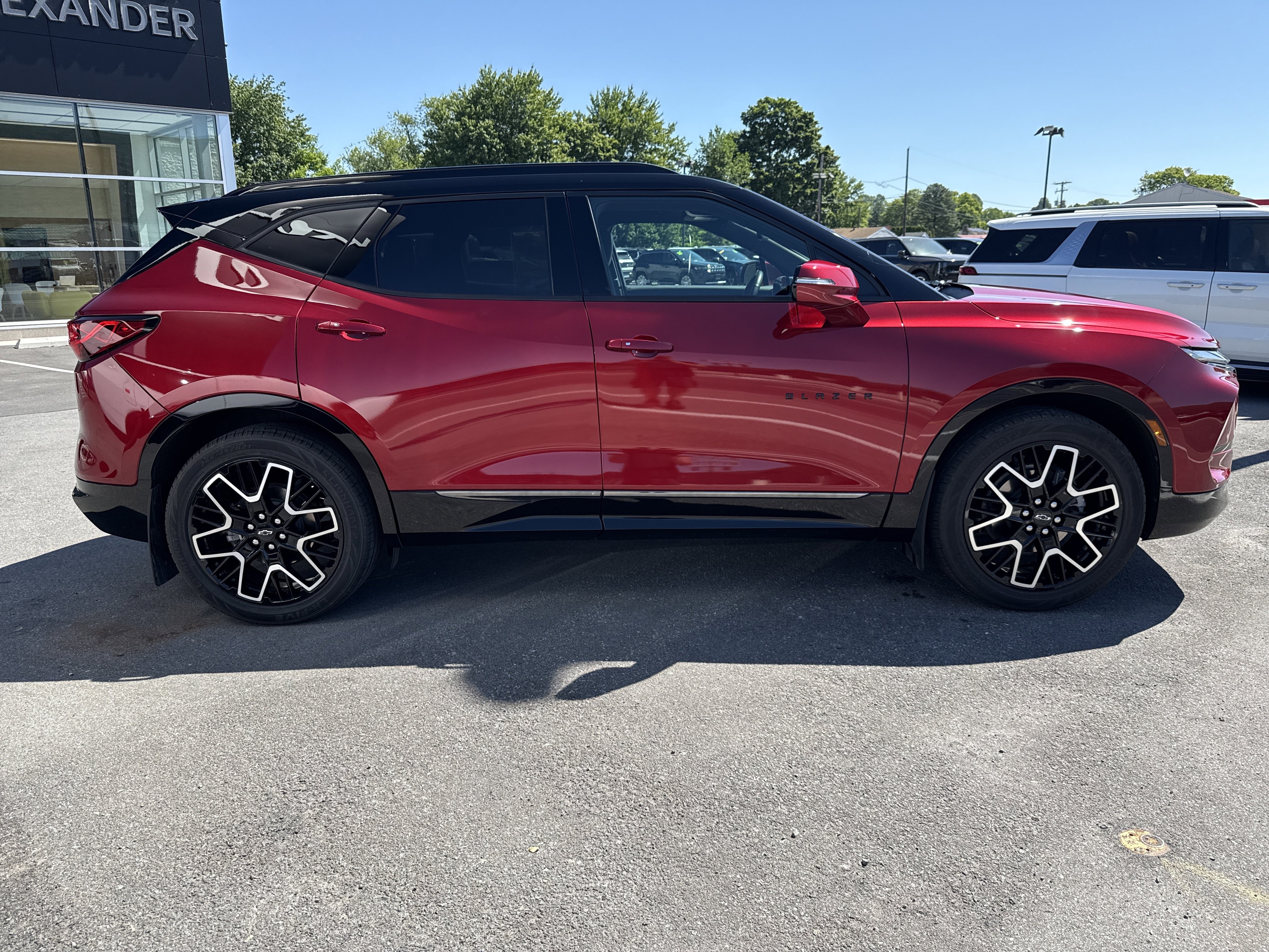 Used 2023 Chevrolet Blazer RS w/ Enhanced Convenience Package AWD/4WD image 2