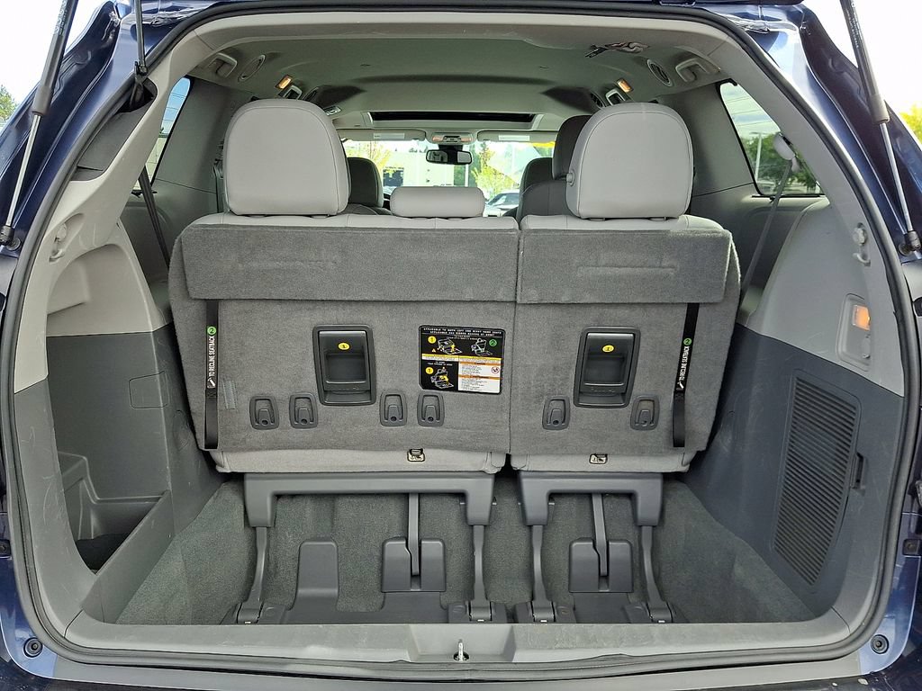 Certified 2020 Toyota Sienna XLE w/ XLE Navigation Package FWD image 31