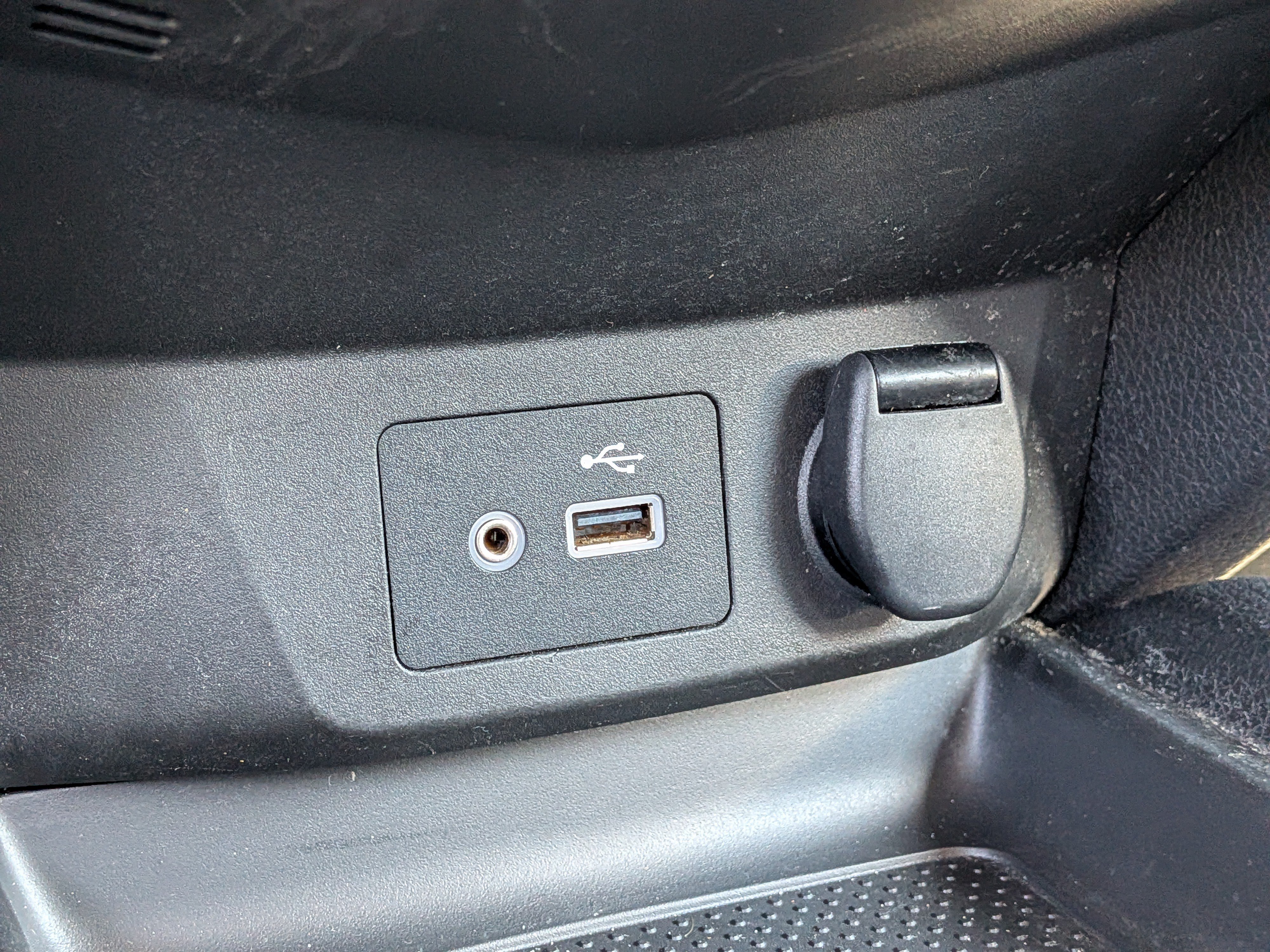 Used 2019 Nissan Rogue SV FWD image 29