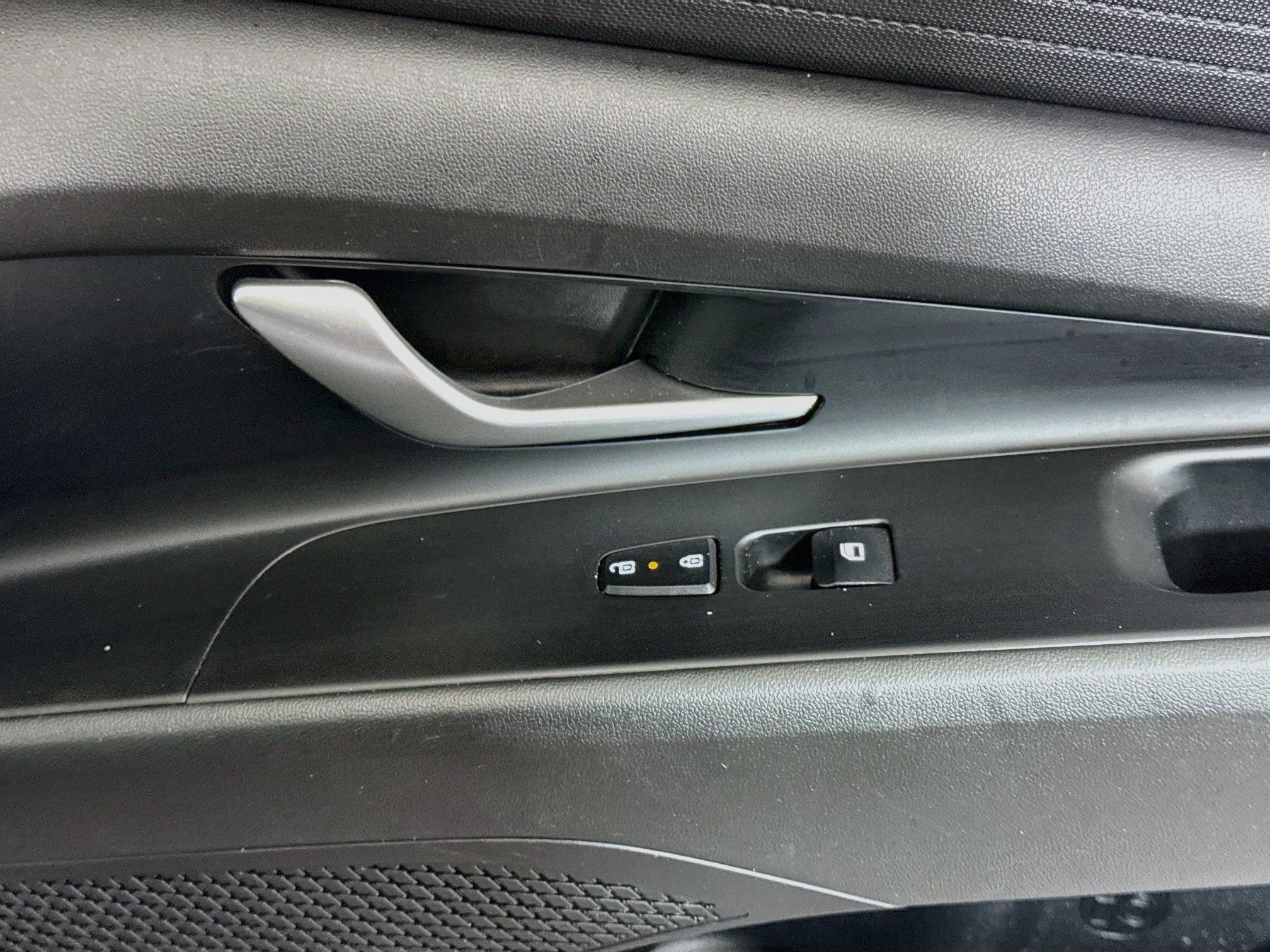 Used 2025 Hyundai Elantra SE FWD image 30