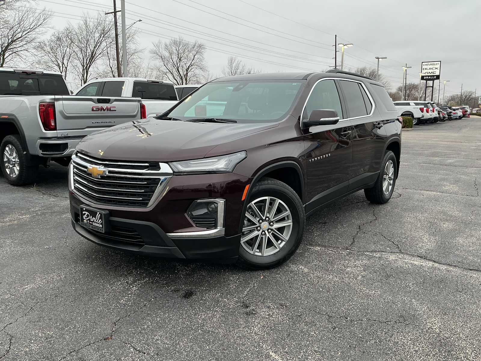 Used 2023 Chevrolet Traverse LT image 3
