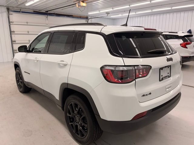 Used 2025 Jeep Compass Latitude w/ Altitude Special Edition AWD/4WD image 4
