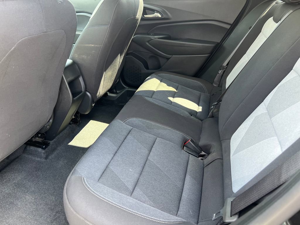 Used 2025 Chevrolet Trax LS w/ LS Convenience Package FWD image 12