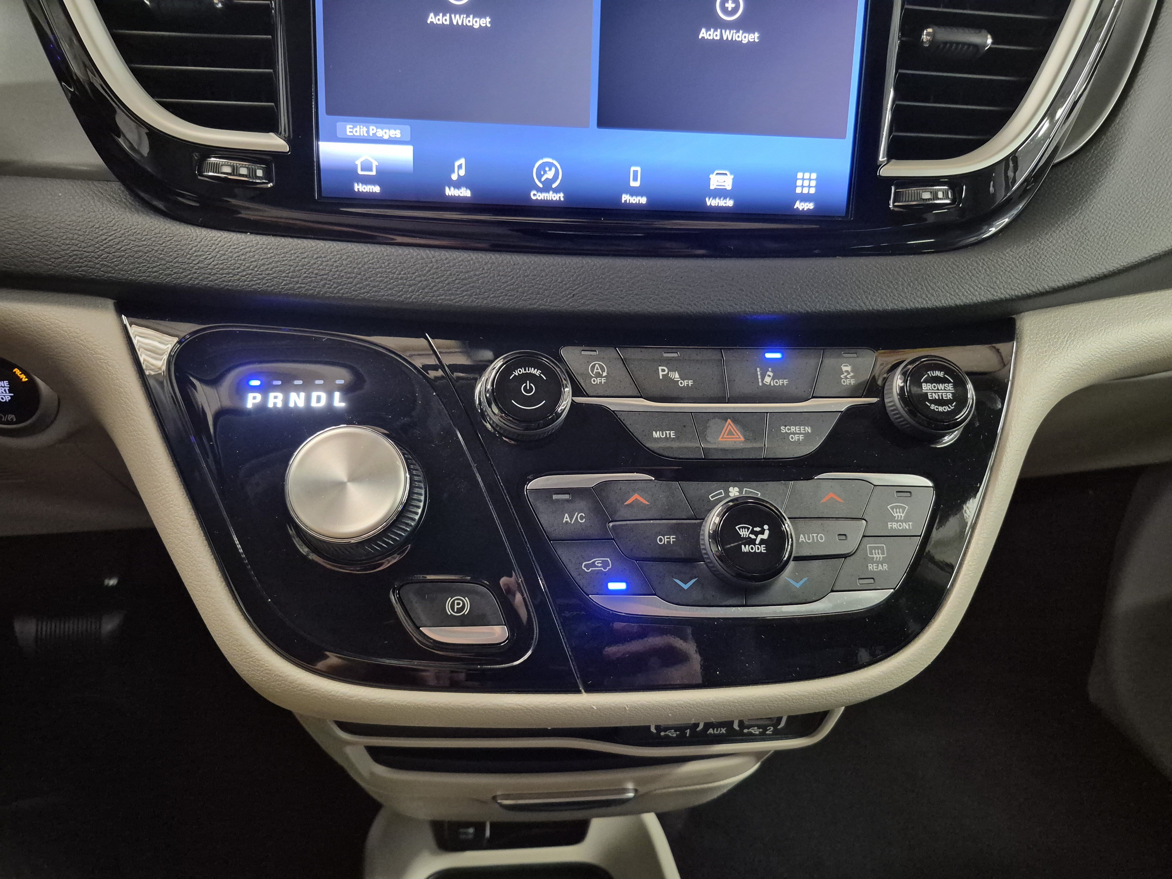 Used 2023 Chrysler Pacifica Touring-L FWD image 31