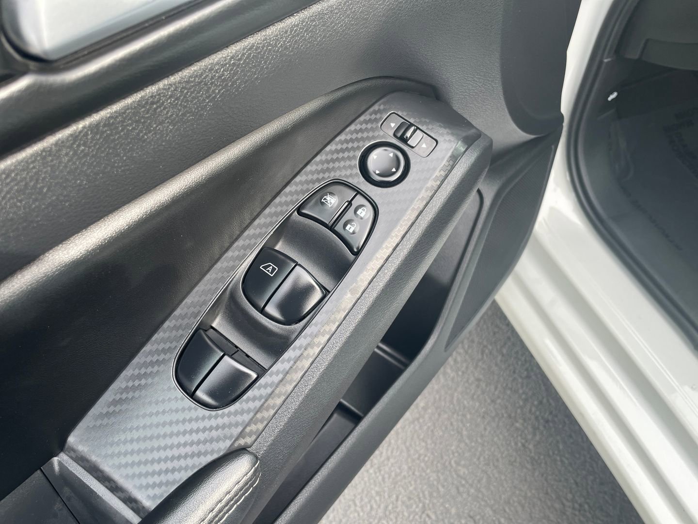 Used 2025 Nissan Altima 2.5 SV FWD image 11