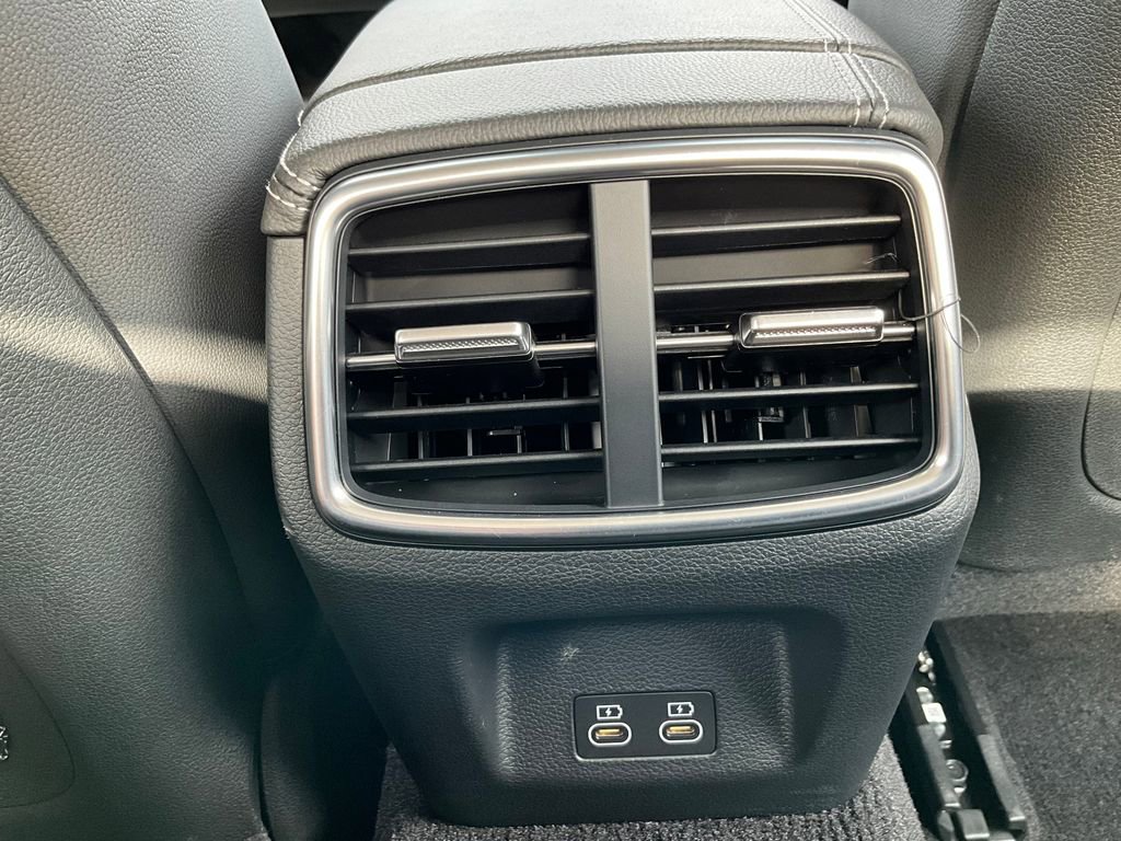 Used 2025 Genesis G70 2.5T image 16