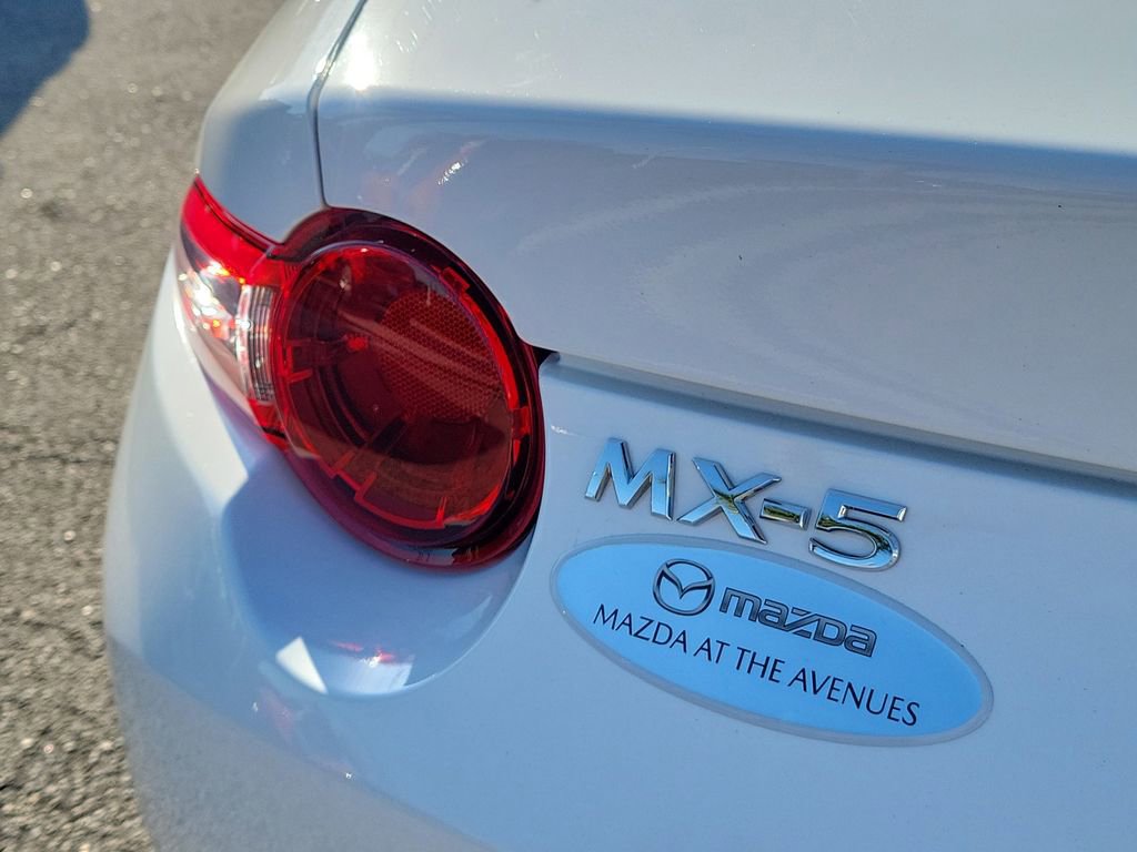 Used 2020 MAZDA MX-5 Miata Sport RWD image 8