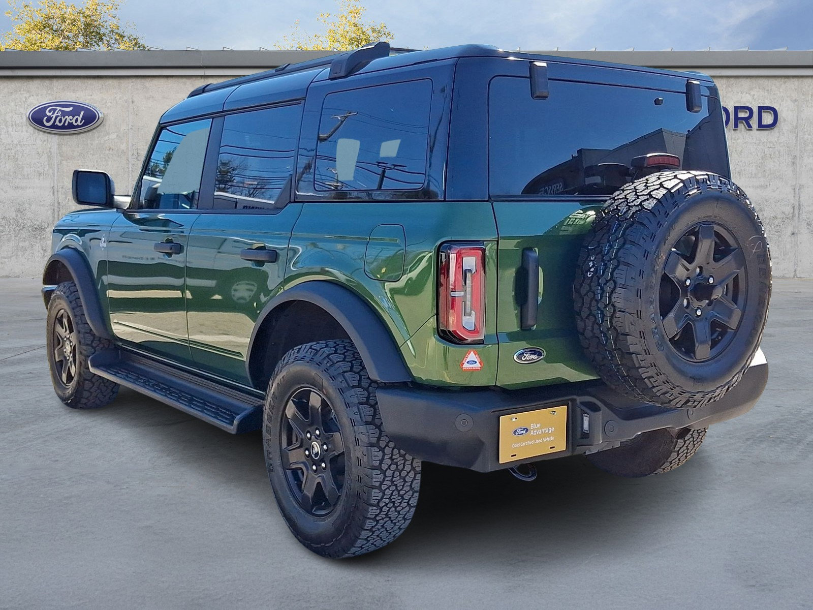 Certified 2025 Ford Bronco Outer Banks w/ Black Appearance Package image 4