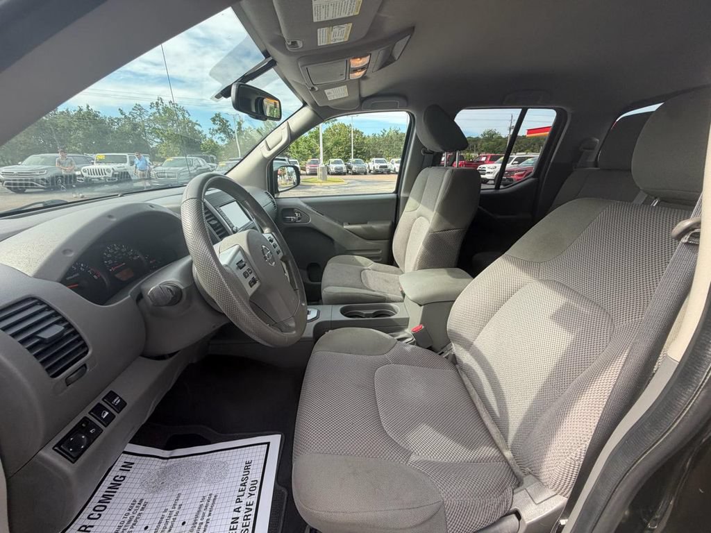 Used 2020 Nissan Frontier SV w/ Midnight Edition Floor Mats AWD/4WD image 10