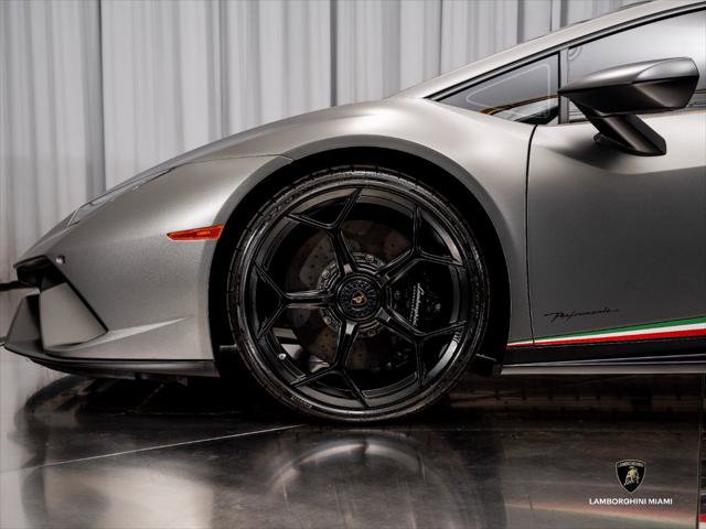 Used 2018 Lamborghini Huracan Performante AWD/4WD image 14