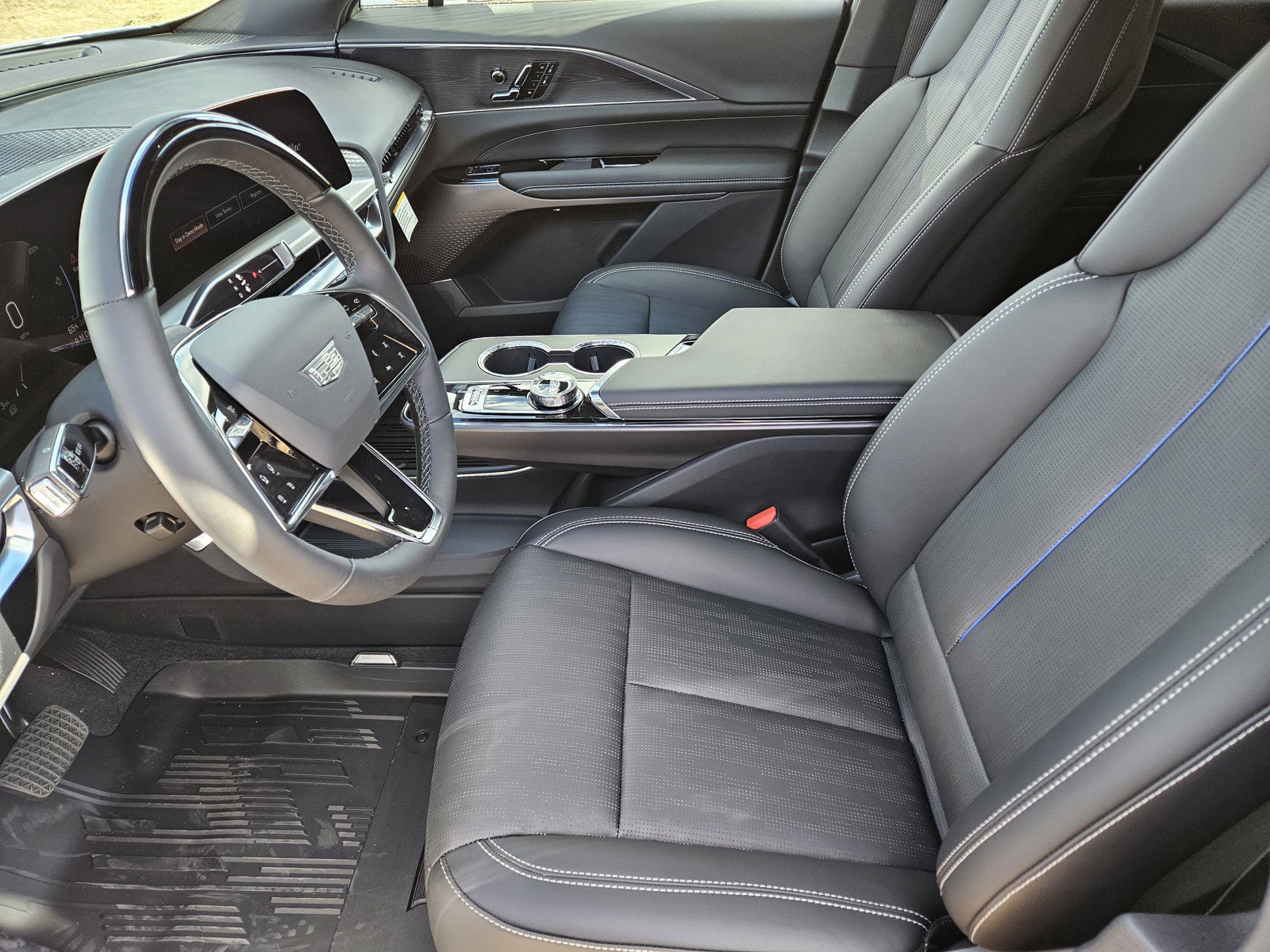 New 2026 Cadillac Lyriq Sport w/ LPO, Floor Liner Package image 9