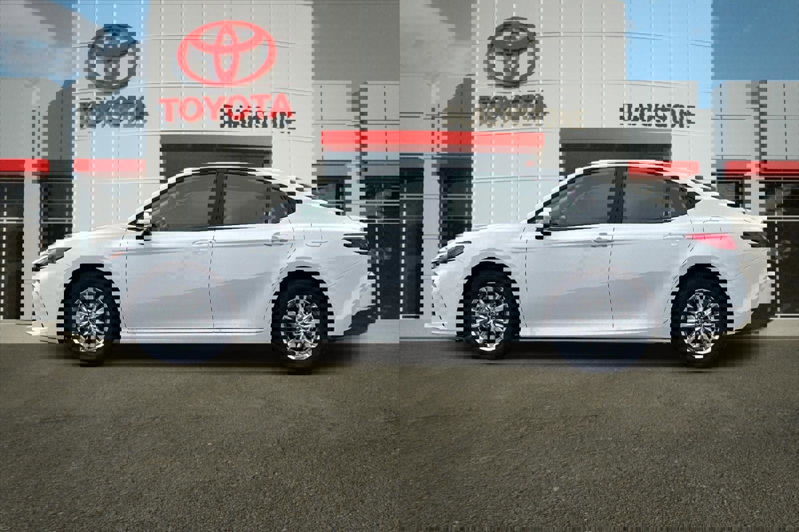 Used 2026 Toyota Camry LE image 6