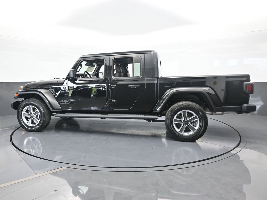Used 2024 Jeep Gladiator Sport w/ Premium Package image 3