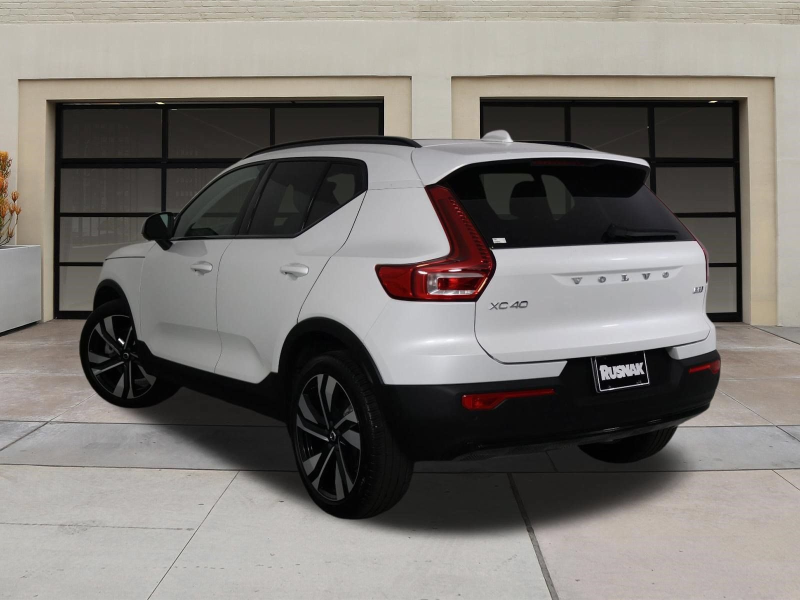 Used 2023 Volvo XC40 B5 Ultimate w/ Climate Package AWD/4WD image 2