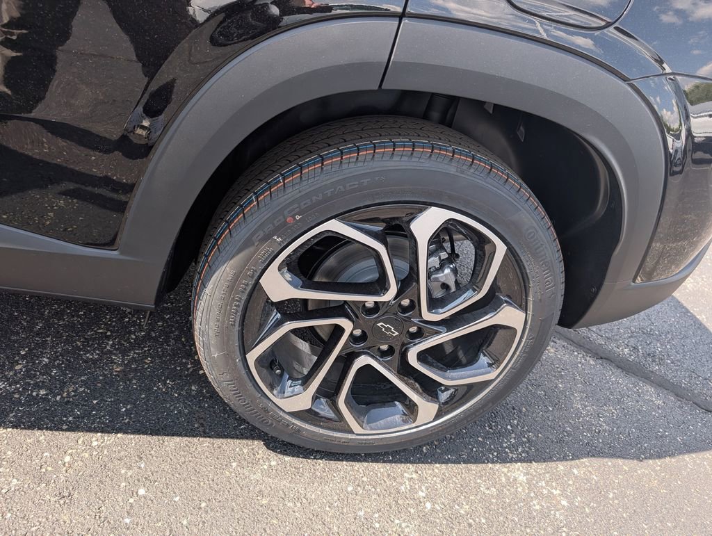 New 2026 Chevrolet Trax RS w/ Sunroof Package FWD image 24