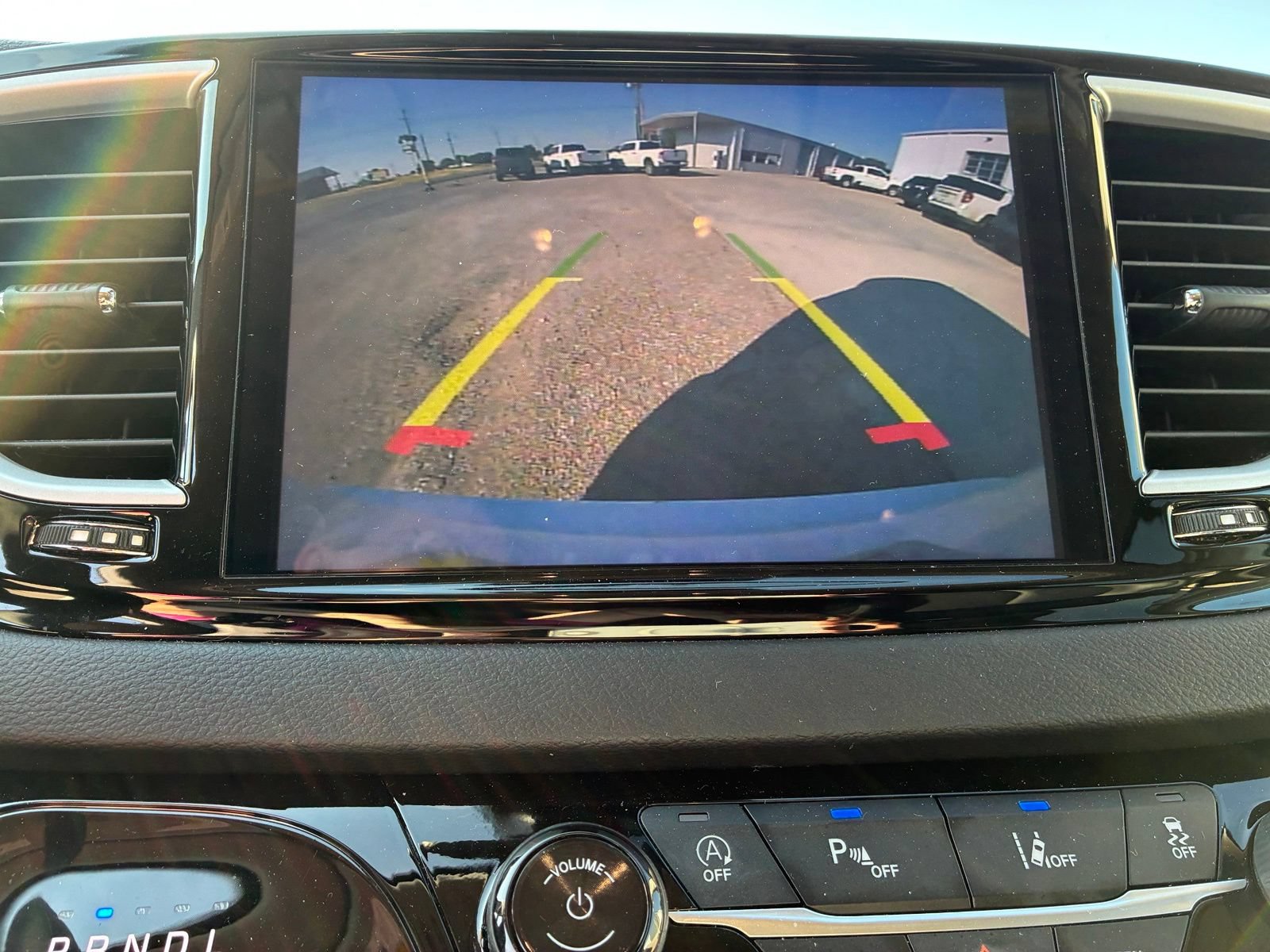 Used 2024 Chrysler Pacifica Touring-L FWD image 7