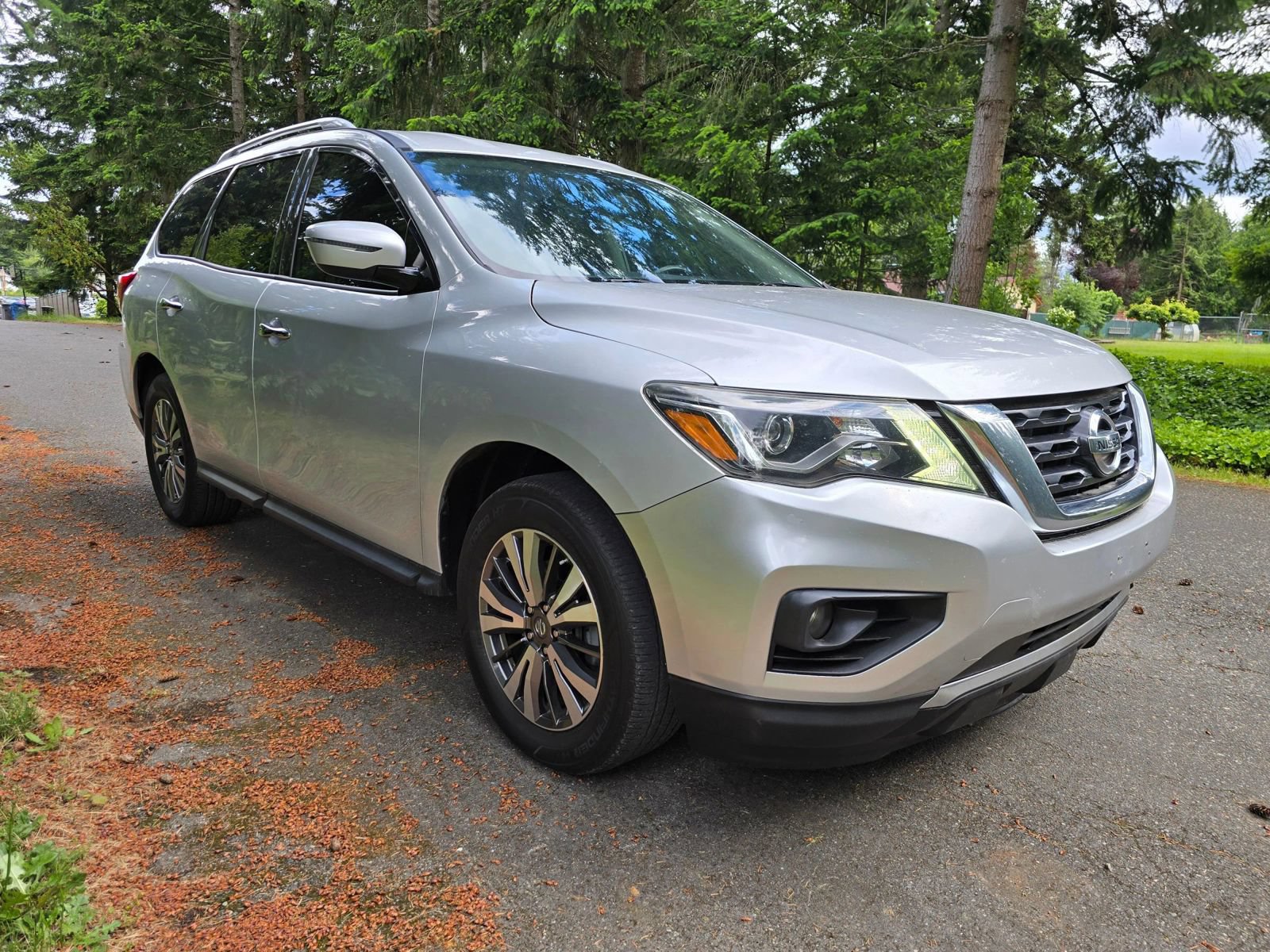Used 2018 Nissan Pathfinder SV AWD/4WD image 8