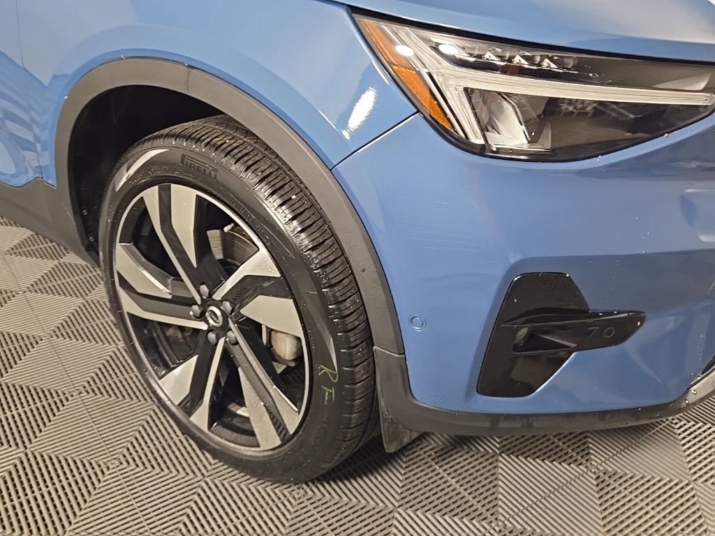 Certified 2023 Volvo XC40 B5 Plus w/ Climate Package AWD/4WD image 5