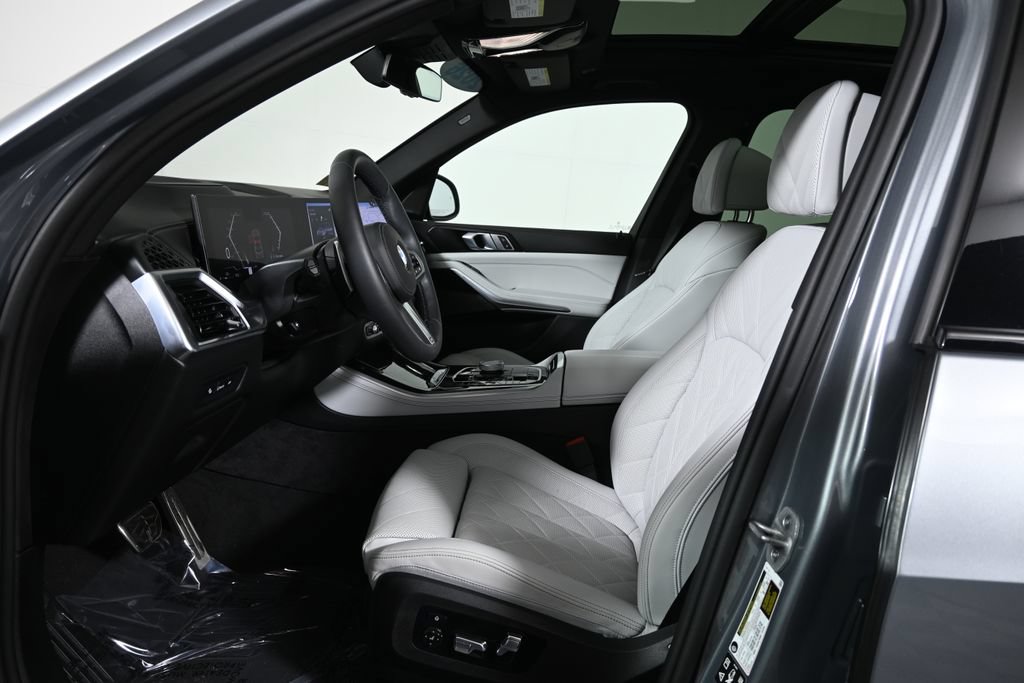 Certified 2026 BMW X5 xDrive40i w/ Executive Package AWD/4WD image 3