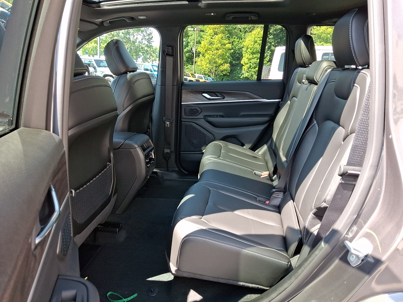 New 2026 Jeep Grand Cherokee Limited AWD/4WD image 6