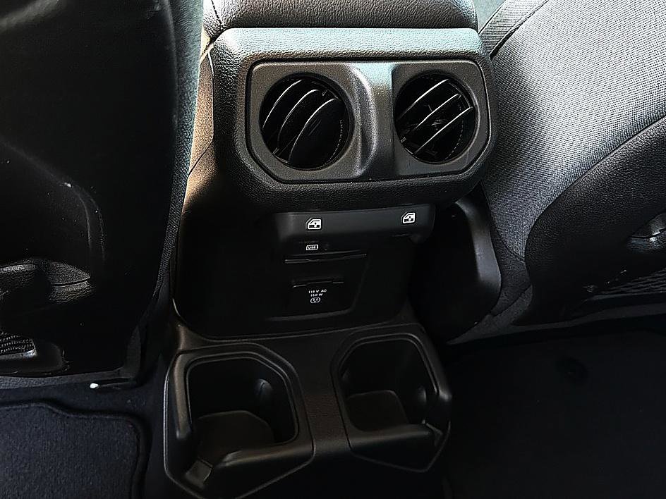 Used 2025 Jeep Wrangler Unlimited Rubicon AWD/4WD image 10