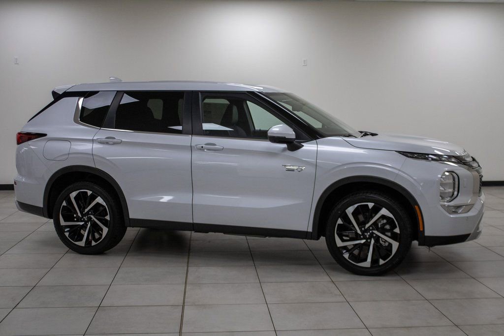 Used 2024 Mitsubishi Outlander SE image 5