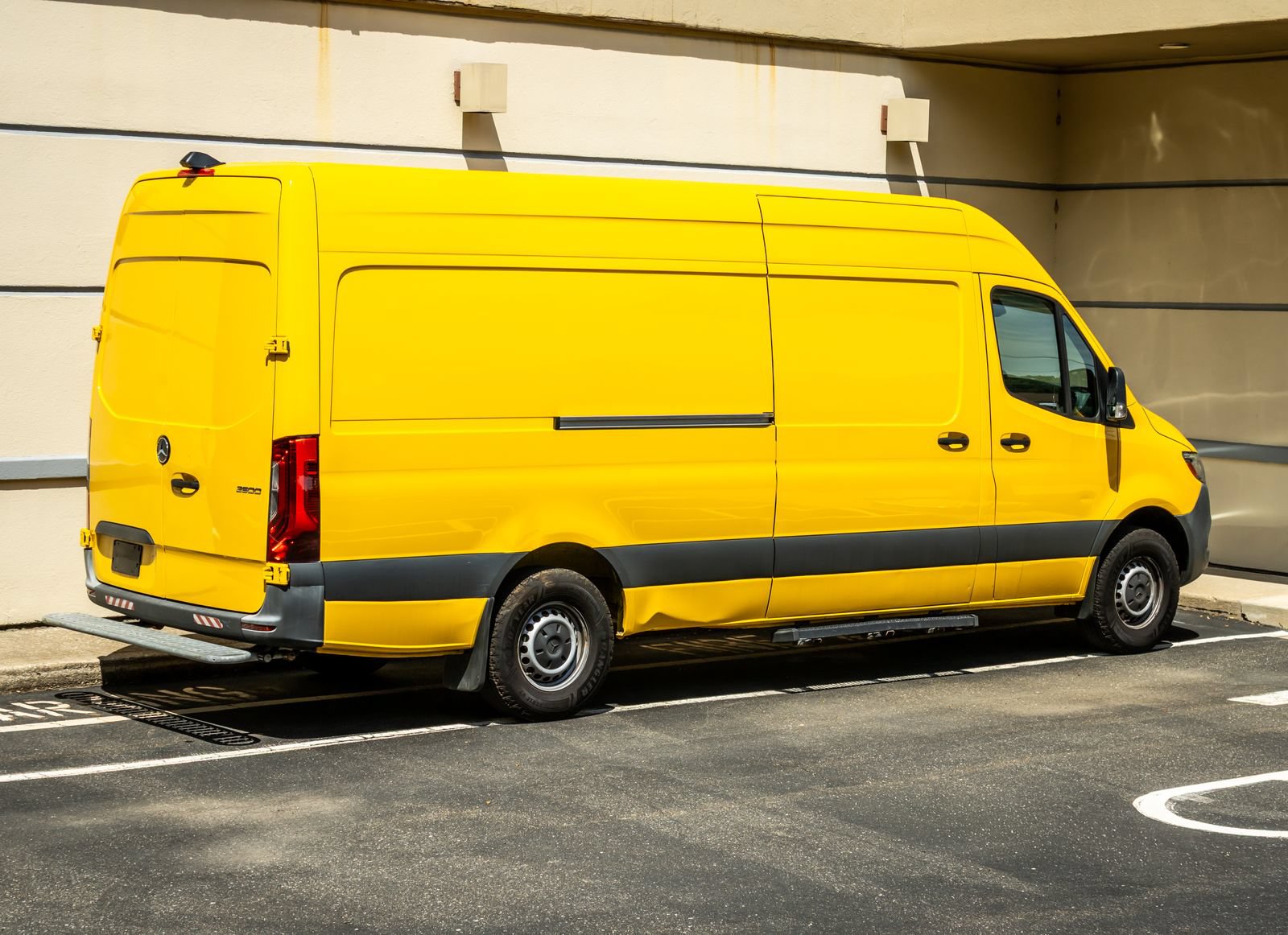 Used 2021 Mercedes-Benz Sprinter 2500 image 8