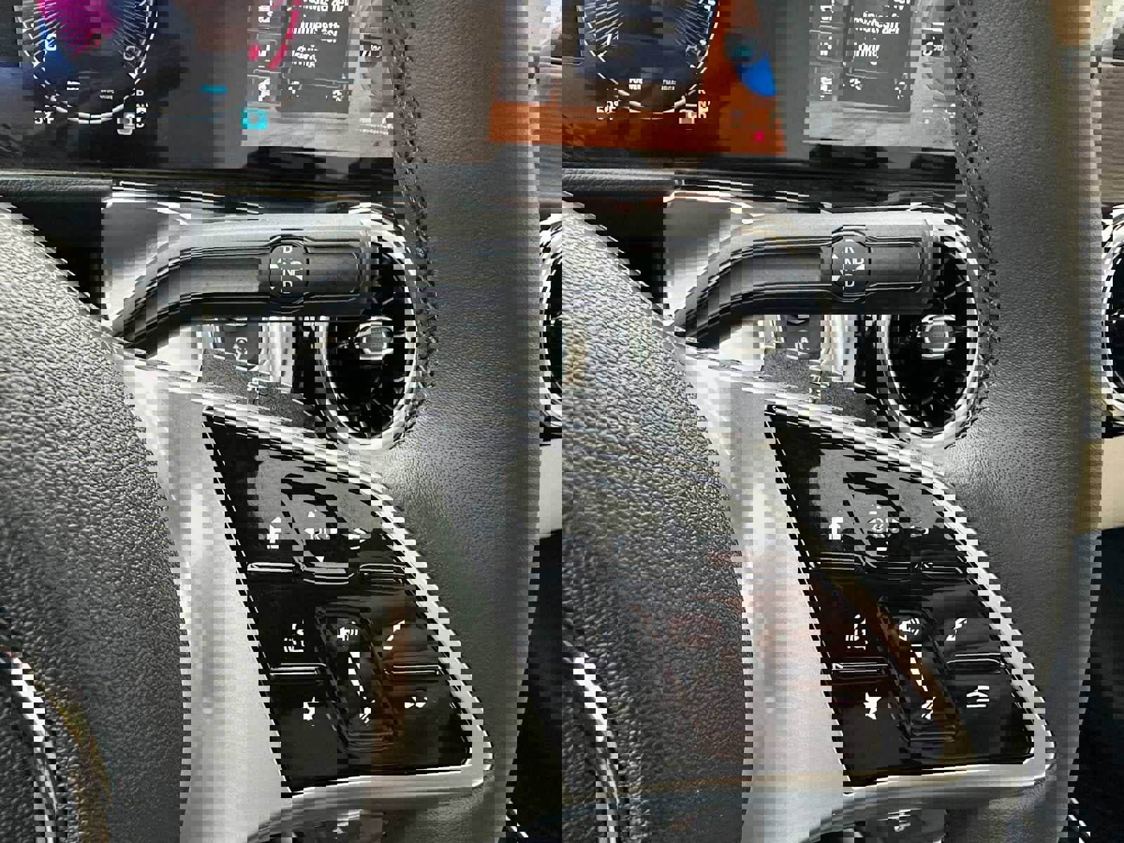 Used 2026 Mercedes-Benz GLB 250 4MATIC image 35