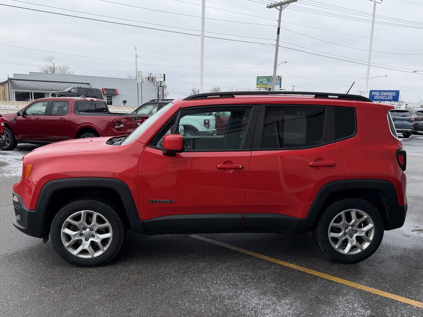Used 2017 Jeep Renegade Latitude w/ Cold Weather Group image 4