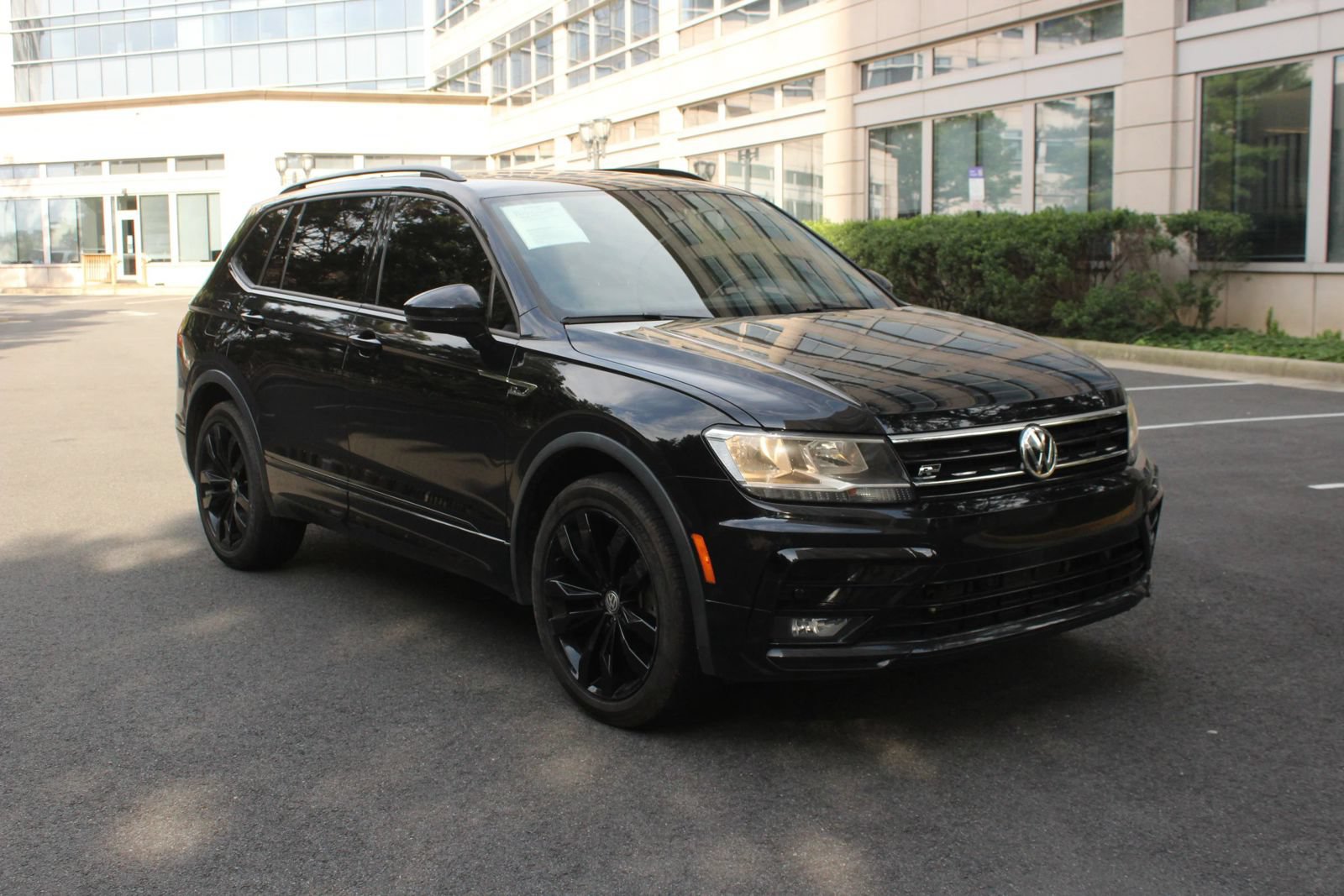 Used 2021 Volkswagen Tiguan SE R-Line AWD/4WD image 1