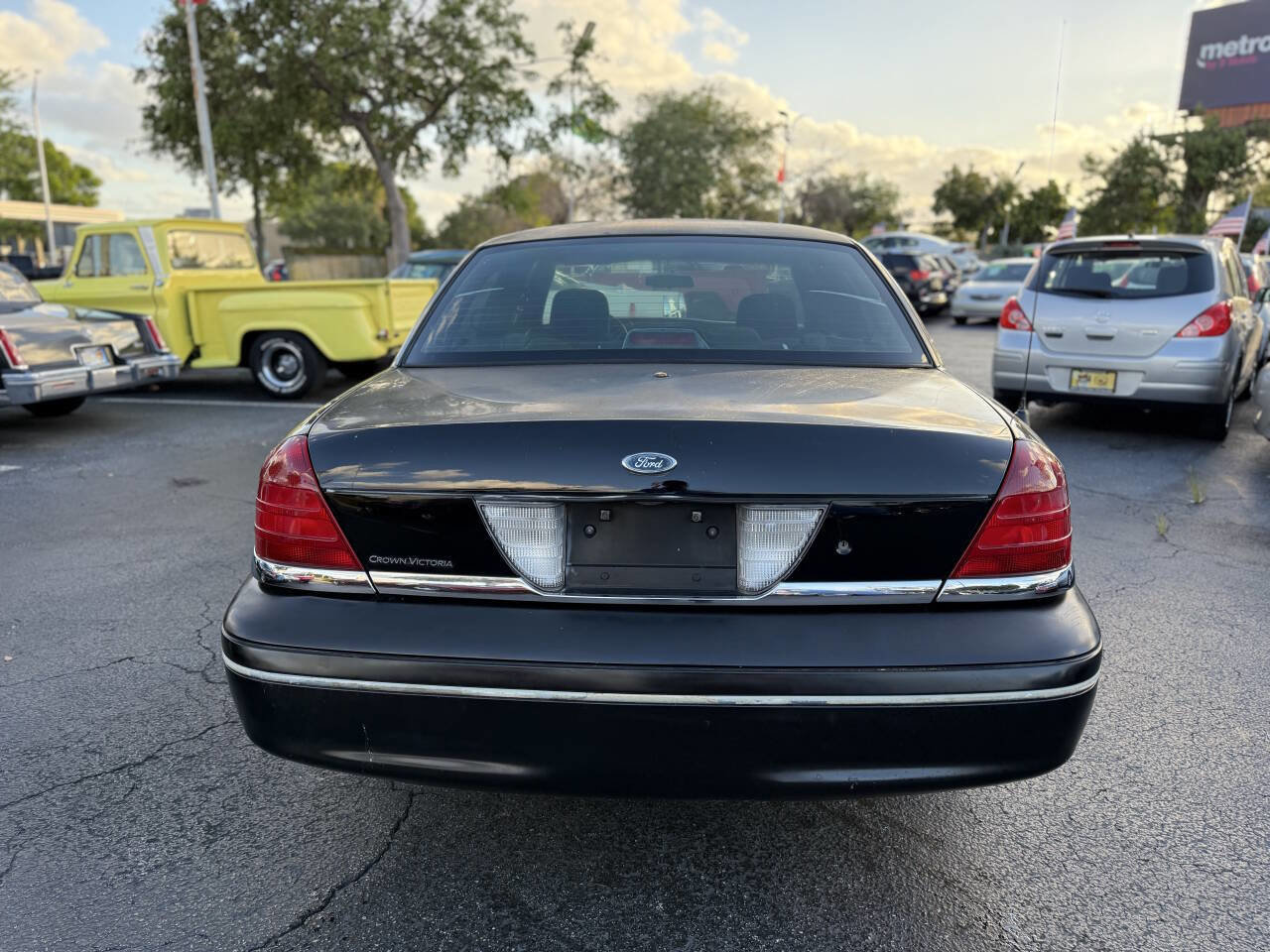 Used 2005 Ford Crown Victoria Police Interceptor RWD image 5