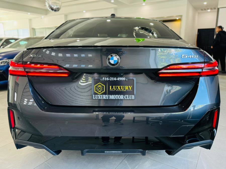 Used 2024 BMW 540i xDrive w/ Premium Package image 6
