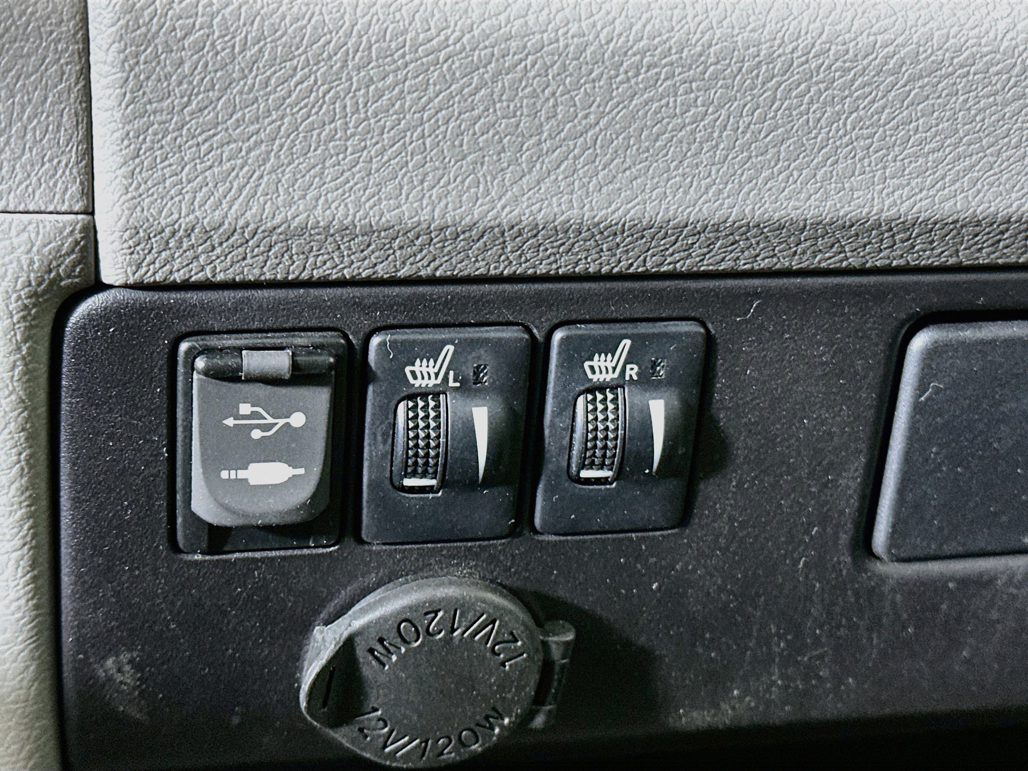 Used 2015 Toyota Sienna XLE w/ XLE Navigation Package FWD image 26
