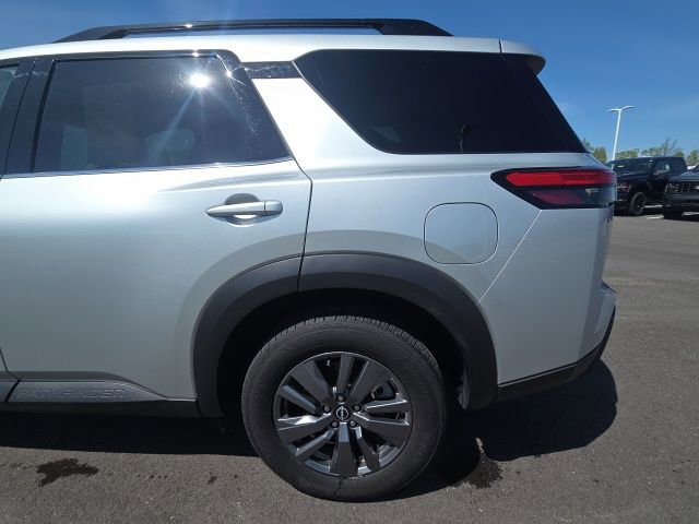 Used 2025 Nissan Pathfinder SV FWD image 15