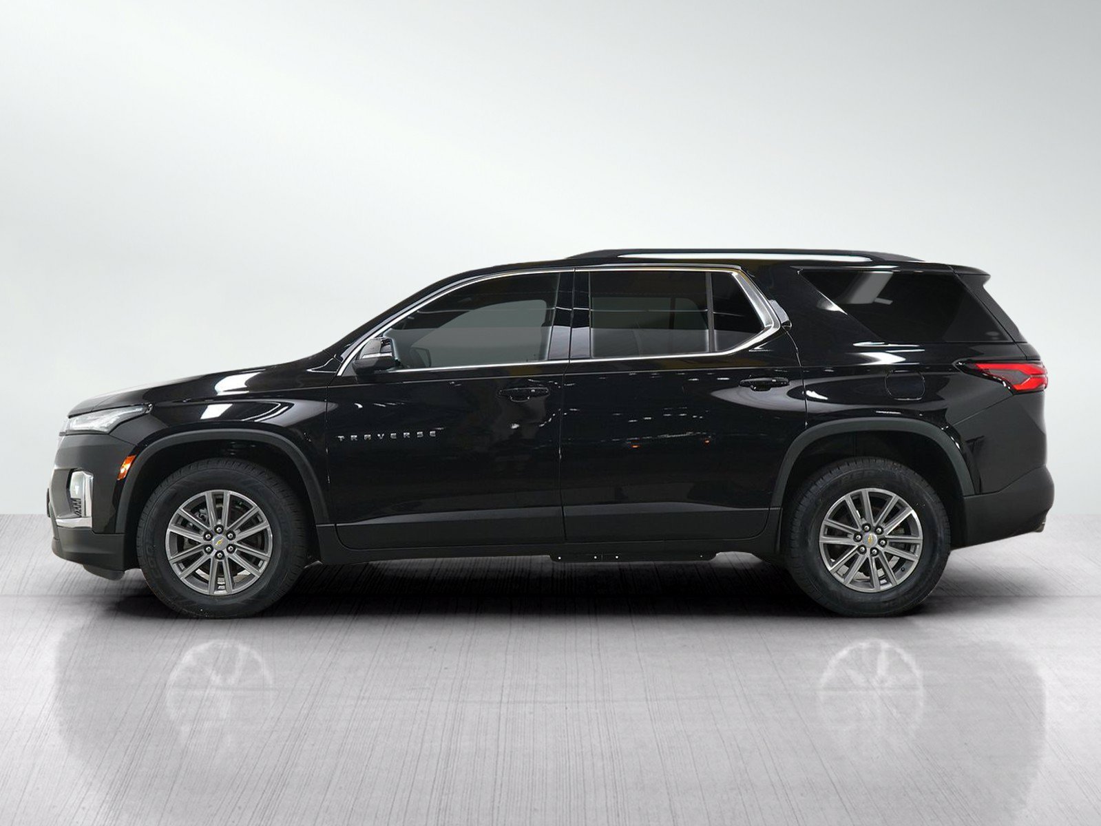 Used 2023 Chevrolet Traverse LT FWD image 3
