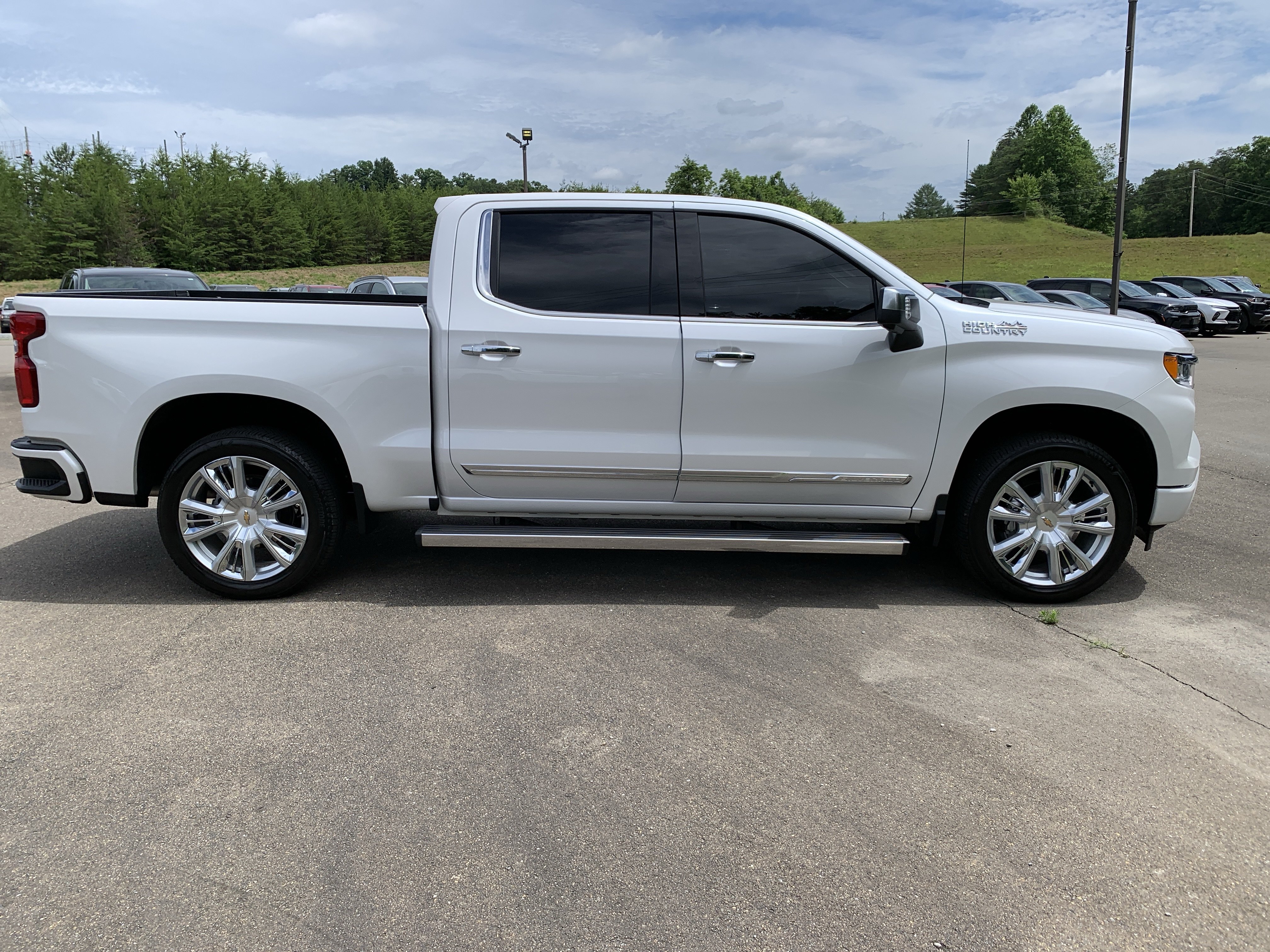 Used 2025 Chevrolet Silverado 1500 High Country AWD/4WD image 12
