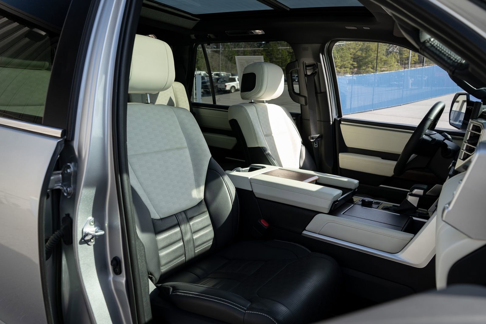 Used 2024 Toyota Sequoia Capstone AWD/4WD image 45