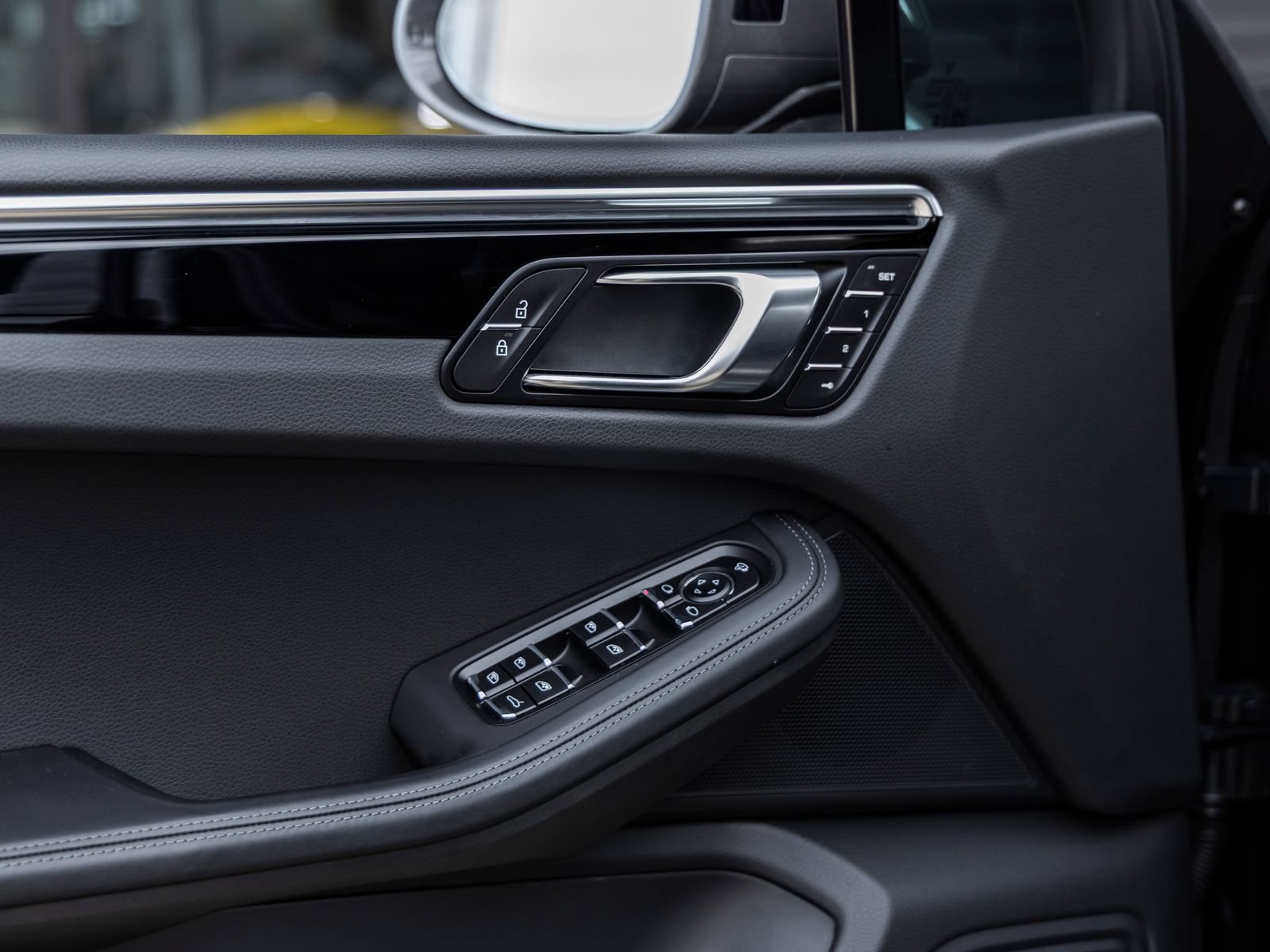 Certified 2025 Porsche Macan Turbo AWD/4WD image 19