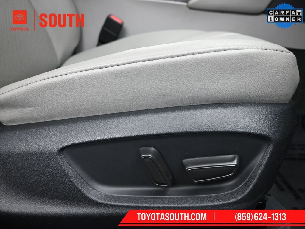 Used 2023 Toyota Camry XLE image 12